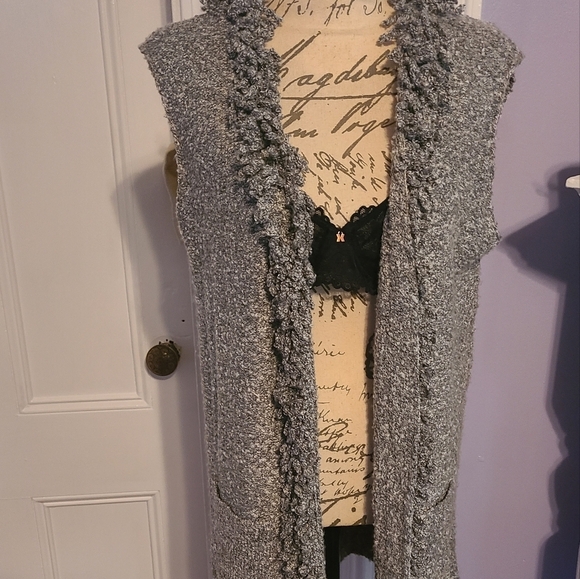 HP🔥🔥Gorgeous Grey Fuzzy Sweater vest/cardigan NWOT - Picture 11 of 16